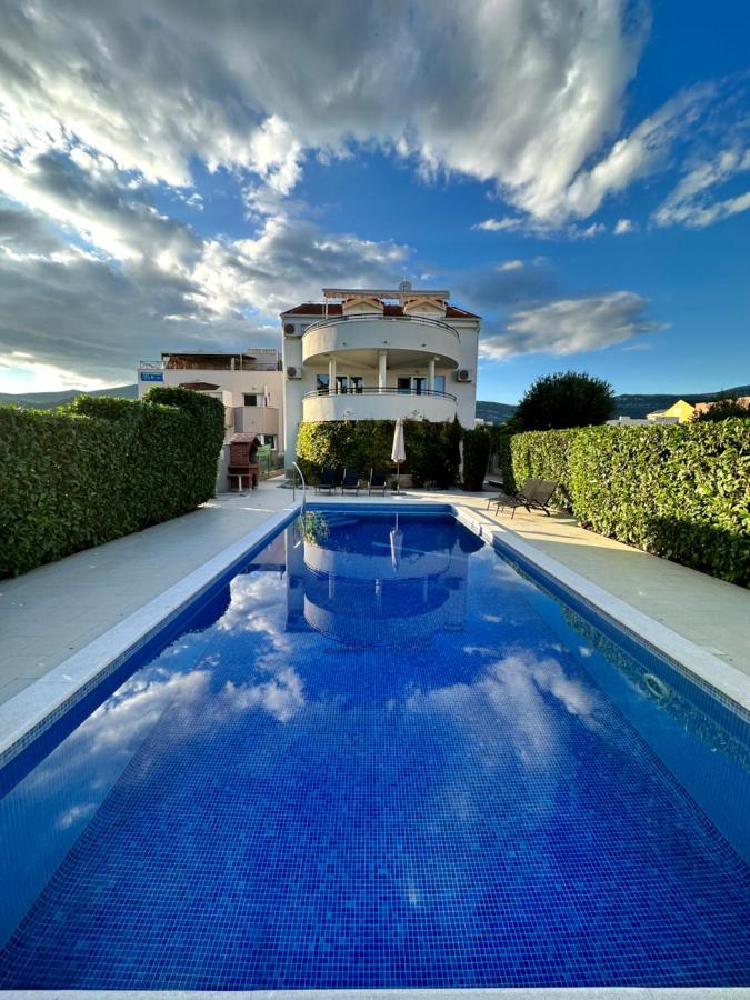 Apartments Villa Ohana Kaštela Exteriör bild